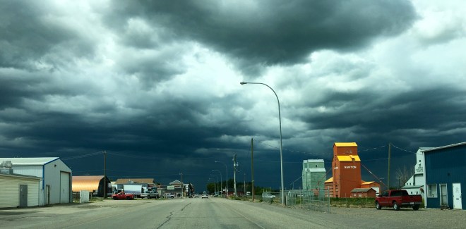 Sur la route... Entre le Montana et l'Alberta pendant un orage. 